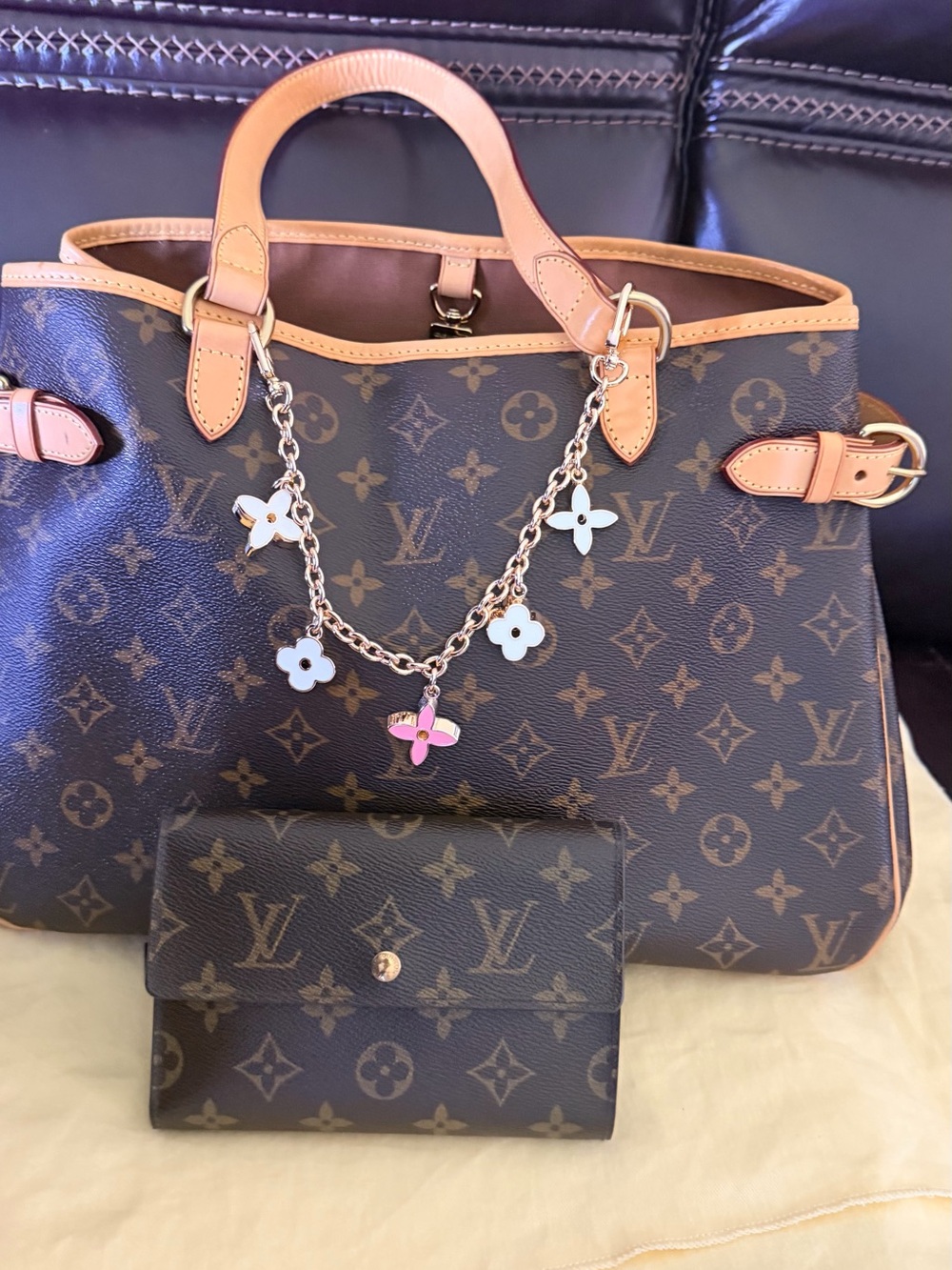 Authentic Louis Vuitton Brown Monogram tote with medium wallet - Picture 2 of 14
